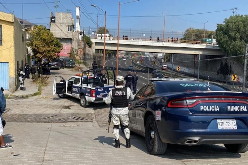 Asesinan a policía que intentaba rescatar una camioneta con reporte de robo.