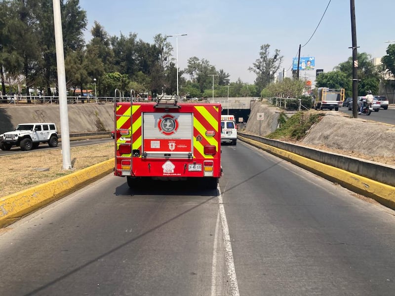 Testigos mencionaron que la camioneta con los tanques era manejada a exceso de velocidad.