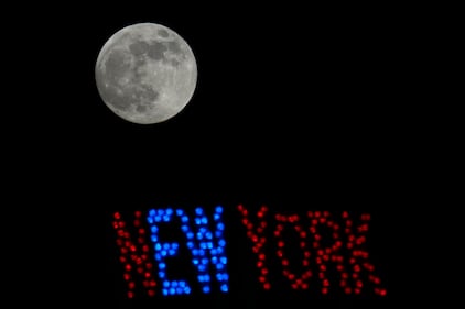 Superluna de octubre deslumbra al mundo