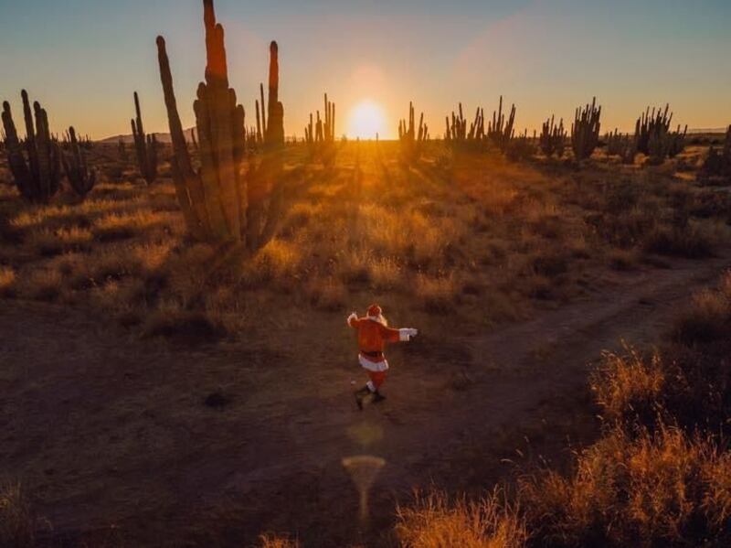 Santa Claus: recorre desierto de Sonora en Noche Buena