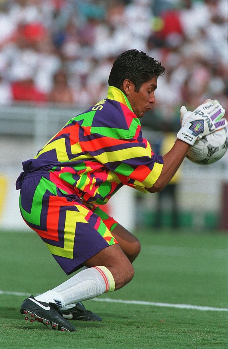 Jorge Campos en un partido de México vs Estados Unidos