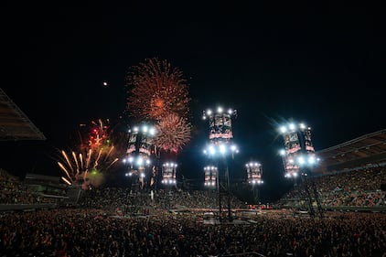 Luego de esperar casi siete años, Metallica regresó a México para reencontrarse con sus fanáticos en el recién inaugurado Estadio GNP Seguros de la Ciudad de México, el cual fue testigo de una noche legendaria, en donde la agrupación realizó un recorrido por algunas de las etapas que marcaron su carrera a través de discos como ‘Master of Puppets’ y ‘Ride the Lightning’.