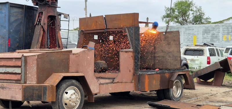 Destruyen vehículos monstruo en Reynosa, Tamaulipas