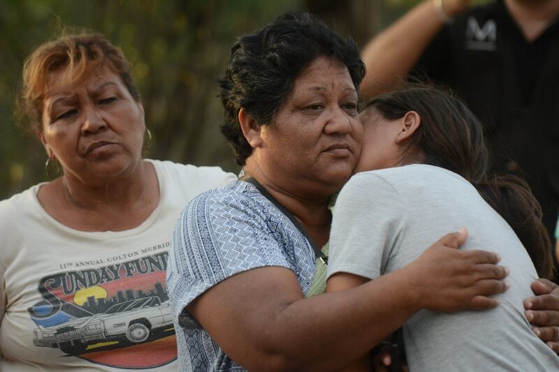 Familiares de los 10 mineros atrapados en  la mina de El Pinabete, informaron que el gobierno calcula que el rescate tarde de 6 a 11 meses.