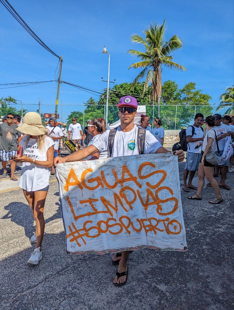 Protestas en Puerto Escondido buscan salvar Punta Colorada, última playa virgen