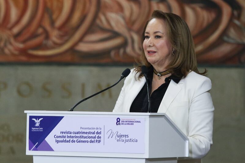 Yasmín Esquivel Mossa, ministra presidenta del Comité Interinstitucional de Igualdad de Género, durante la presentación de la revista cuatrimestral Mujeres en la Justicia.