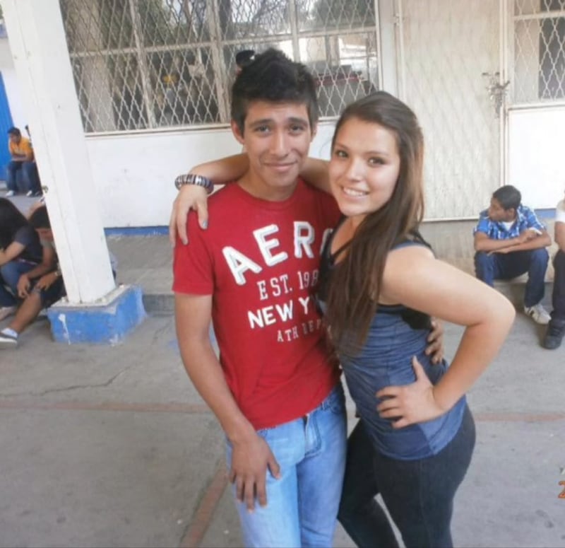 Hace 11 años en las aulas de la secundaria nació el amor entre Miguel y Tania.