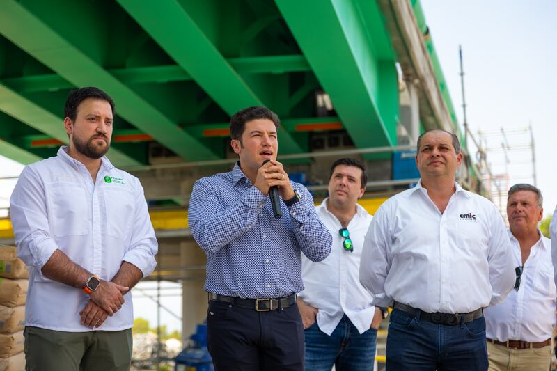 El gobernador agradeció el apoyo de la Cámara de la Construcción.