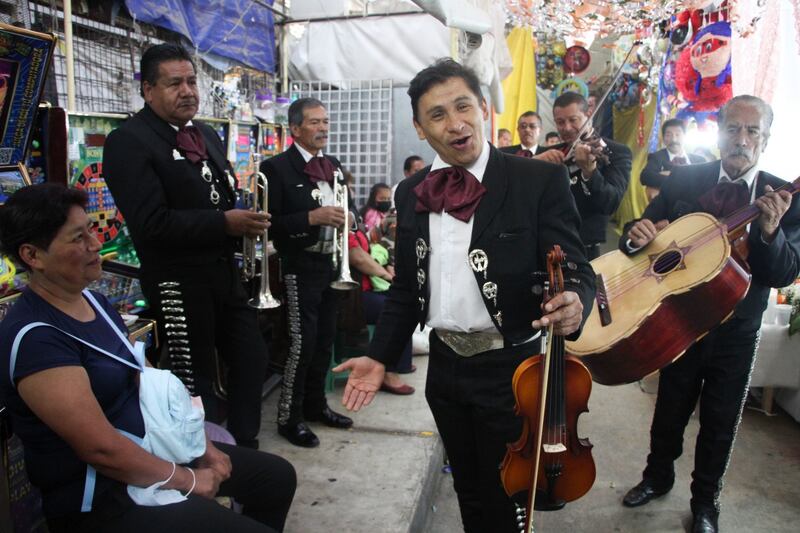 En el marco del Día de Nuestra Señora de las Mercedes, locatarios y vecinos acudieron a celebrarla en su 65 Aniversario en el Mercado de la Merced