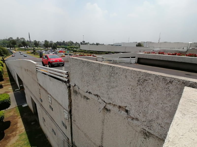 Hundimientos y vida cotidiana en la Terminal 2 del Aeropuerto Internacional de la Ciudad de México