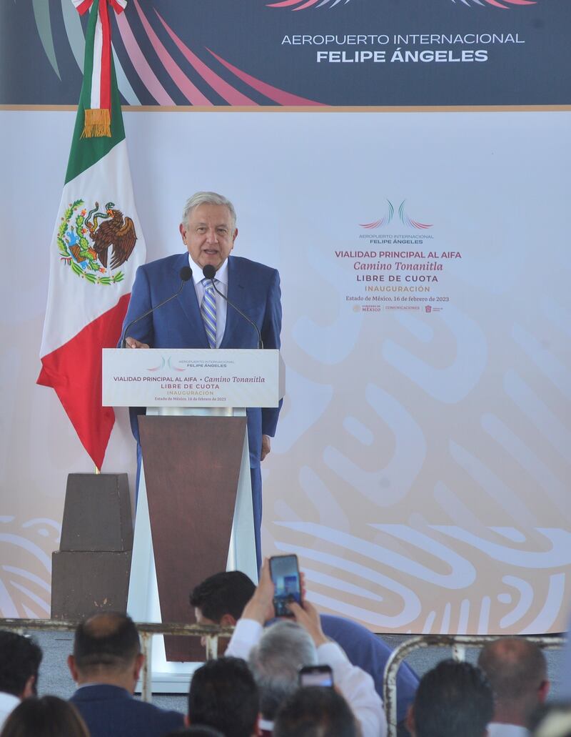 Alfredo del Mazo y AMLO inauguran vialidad principal de acceso al AIFA