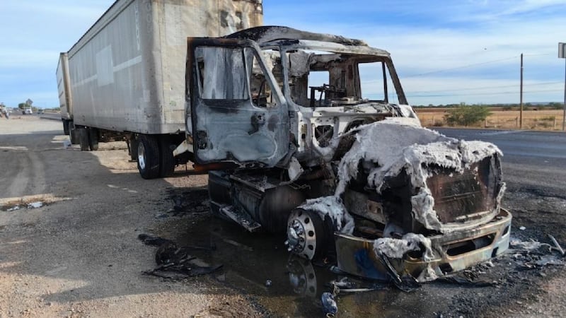 Vehiculos quemados en Michoacán