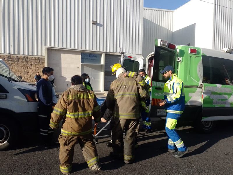 Un bombero resultó lesionado por la radicación.