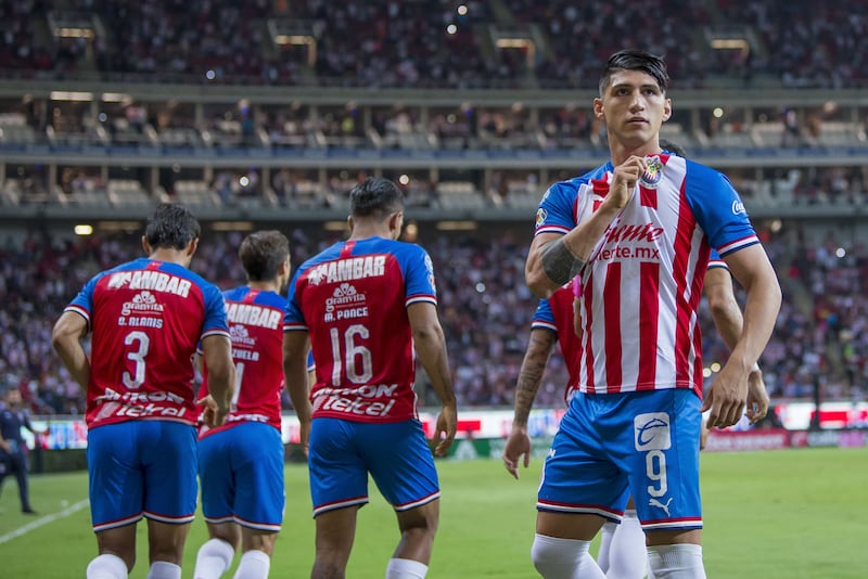 Alan Pulido volverá a Chivas después de cinco años.