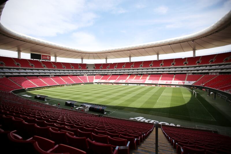 En el estadio Akron, para el partido Chivas América, esperan que los aficionados acudan vestidos de blanco en señal de paz.