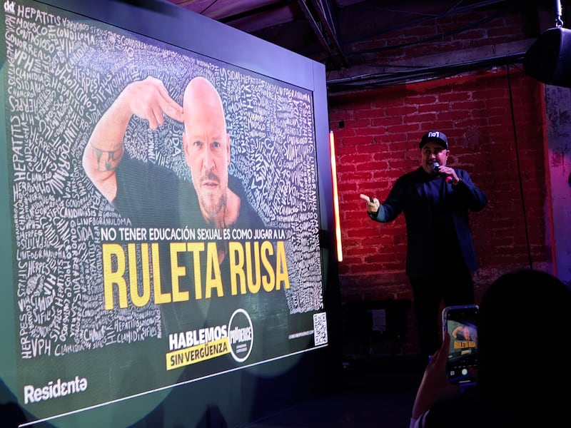 El cantante puertorriqueño Residente se une a la campaña "Hablemos Sin Vergüenza" para romper el tabú sobre la sexualidad en América Latina.